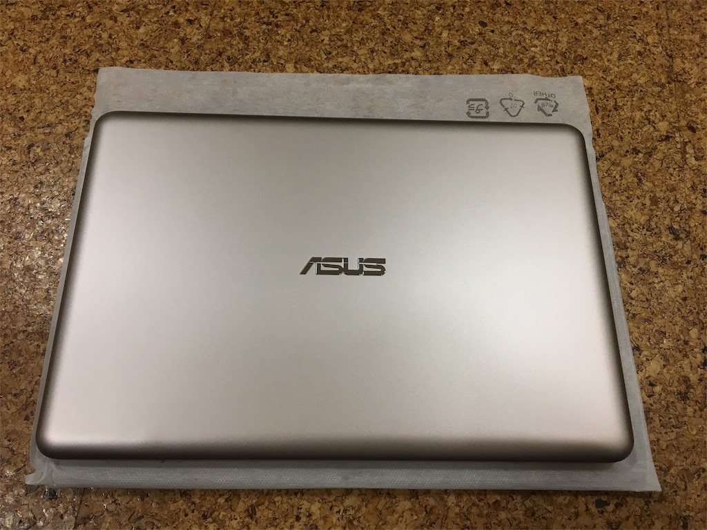 ASUS VivoBook E200HA-8350 表 ASUS VivoBook E200HA-8350 表
