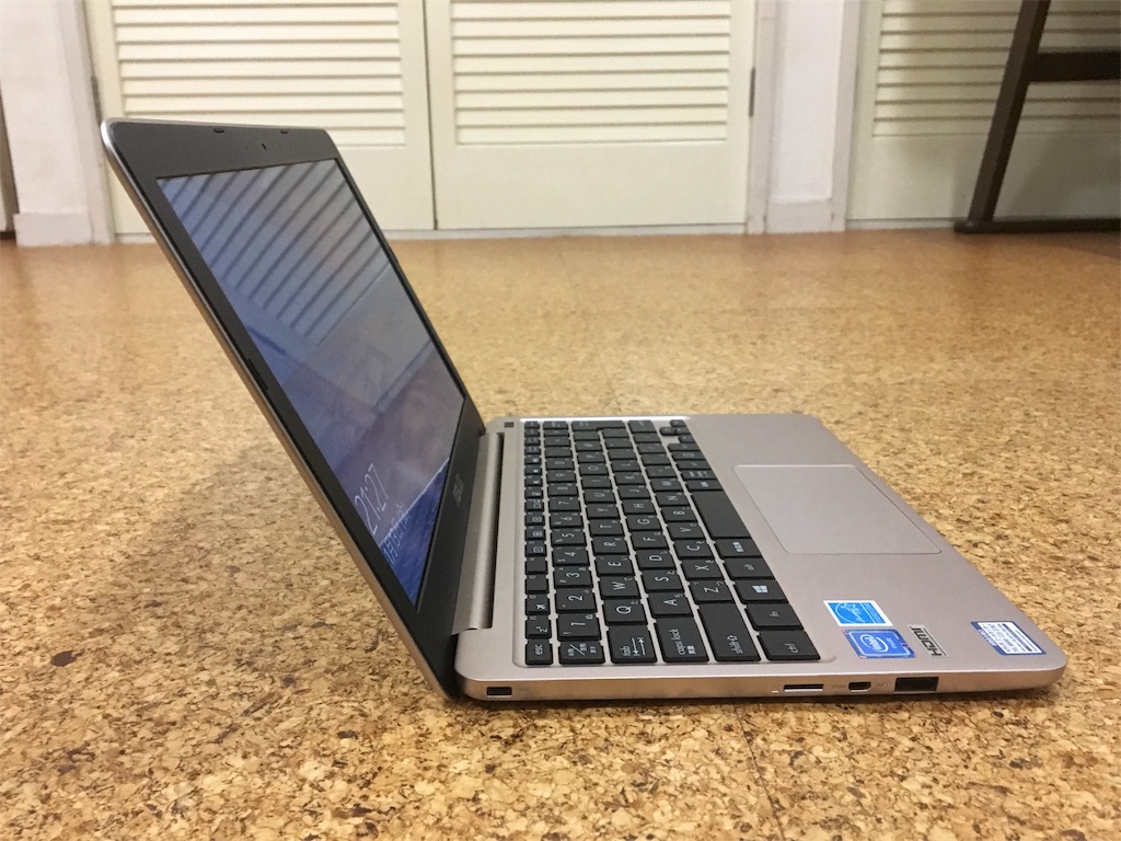 ASUS VivoBook E200HA-8350 ASUS VivoBook E200HA-8350